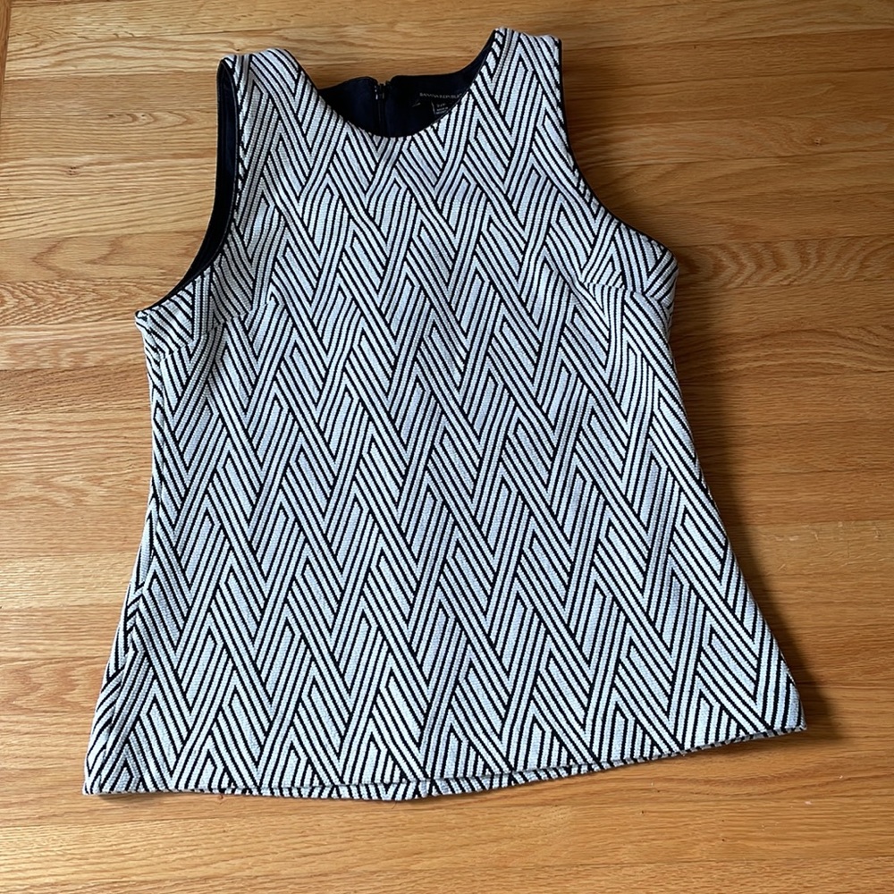 Beautiful Banana Republic sleeveless tank top
